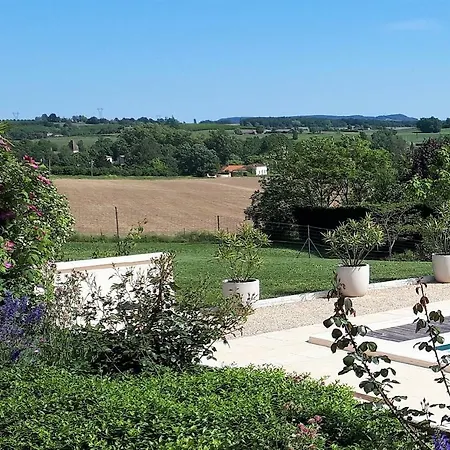 Les Volets Bleus Holiday home *