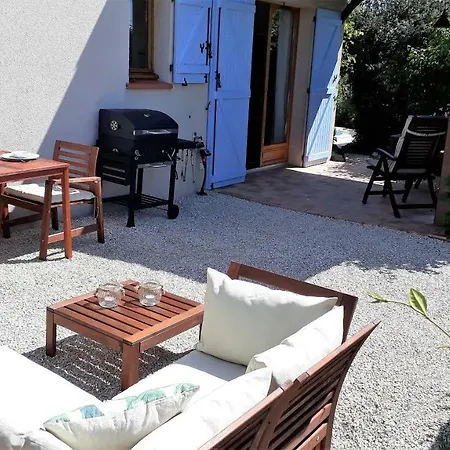 Les Volets Bleus Holiday home *