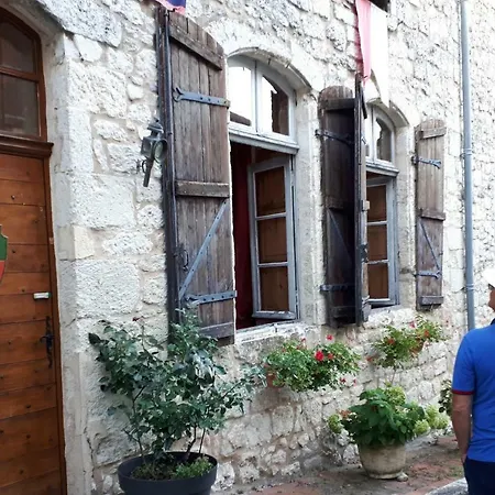Holiday home Les Volets Bleus Monflanquin